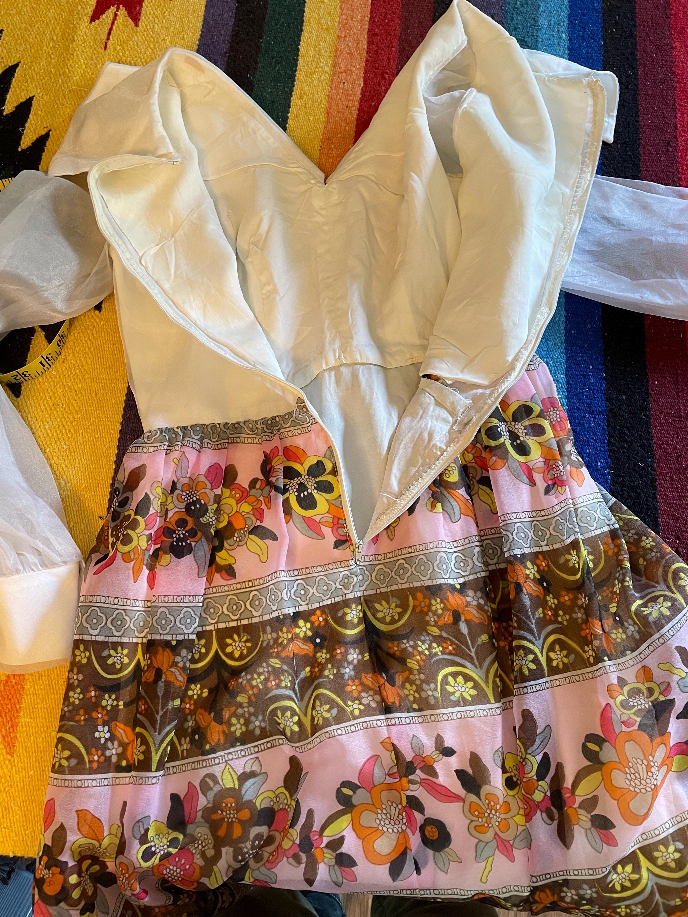 70s Flower Power Maxi Dress: Psychedelic Daisy Print, Size 10