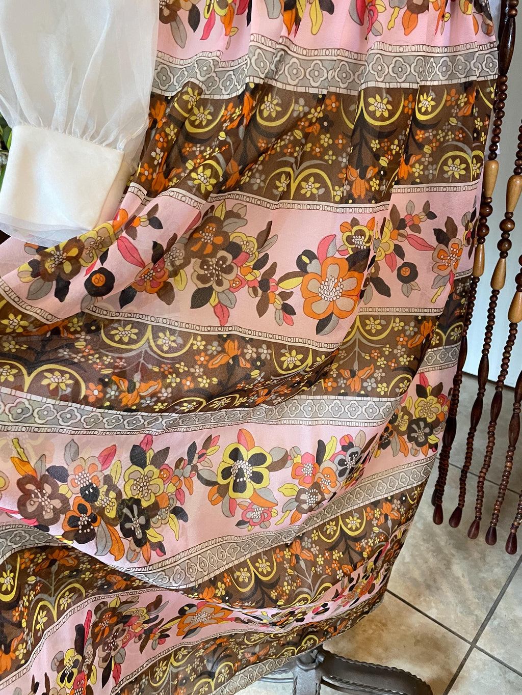 70s Flower Power Maxi Dress: Psychedelic Daisy Print, Size 10