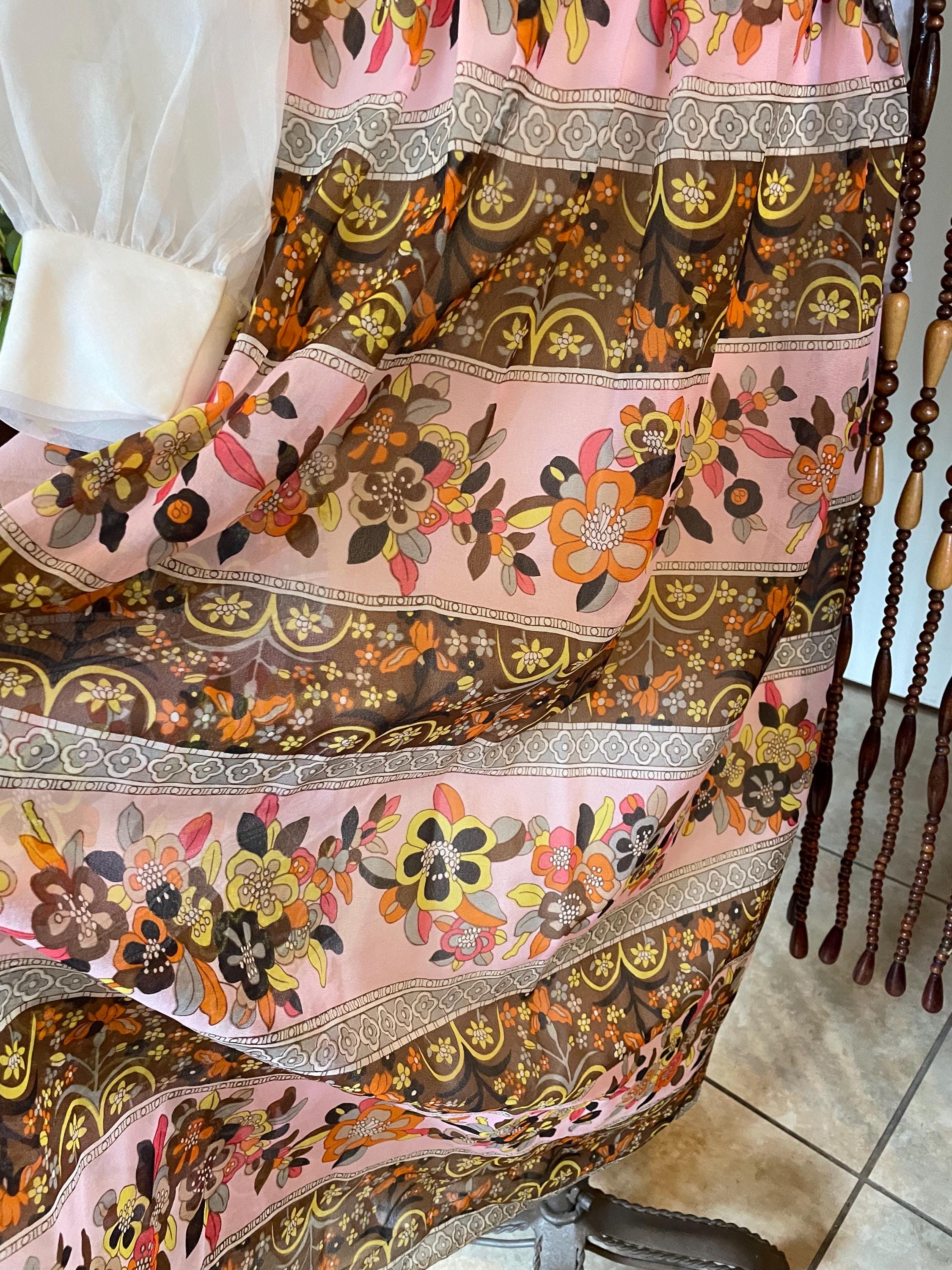 70s Flower Power Maxi Dress: Psychedelic Daisy Print, Size 10