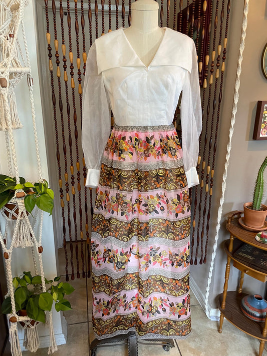 70s Flower Power Maxi Dress: Psychedelic Daisy Print, Size 10