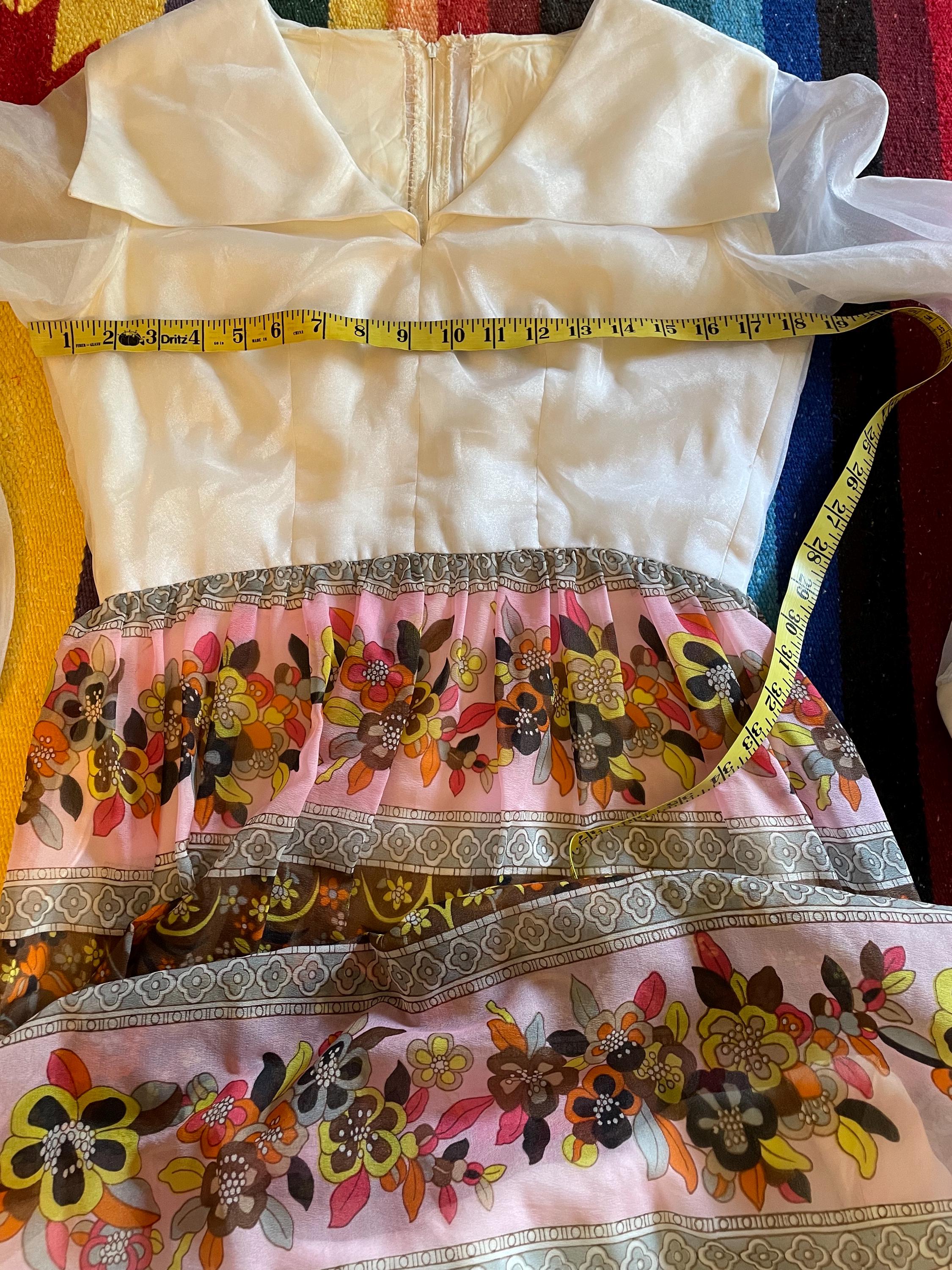 70s Flower Power Maxi Dress: Psychedelic Daisy Print, Size 10