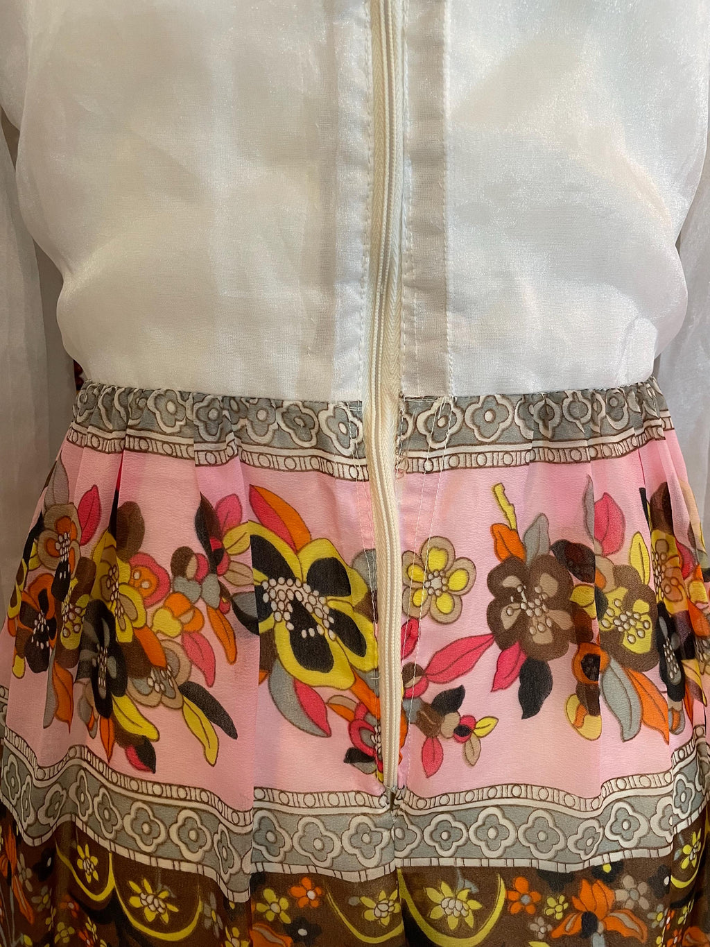 70s Flower Power Maxi Dress: Psychedelic Daisy Print, Size 10