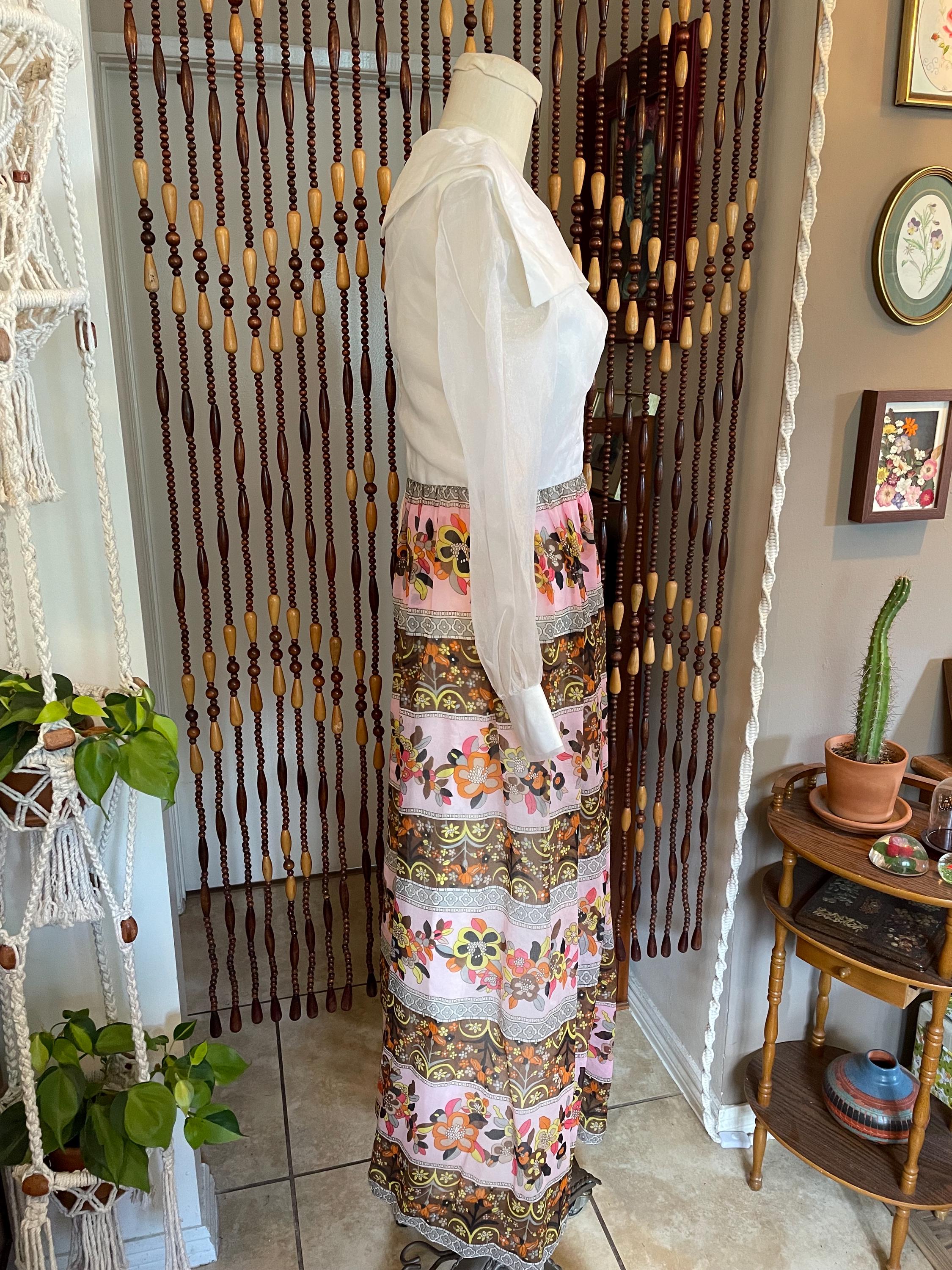 70s Flower Power Maxi Dress: Psychedelic Daisy Print, Size 10