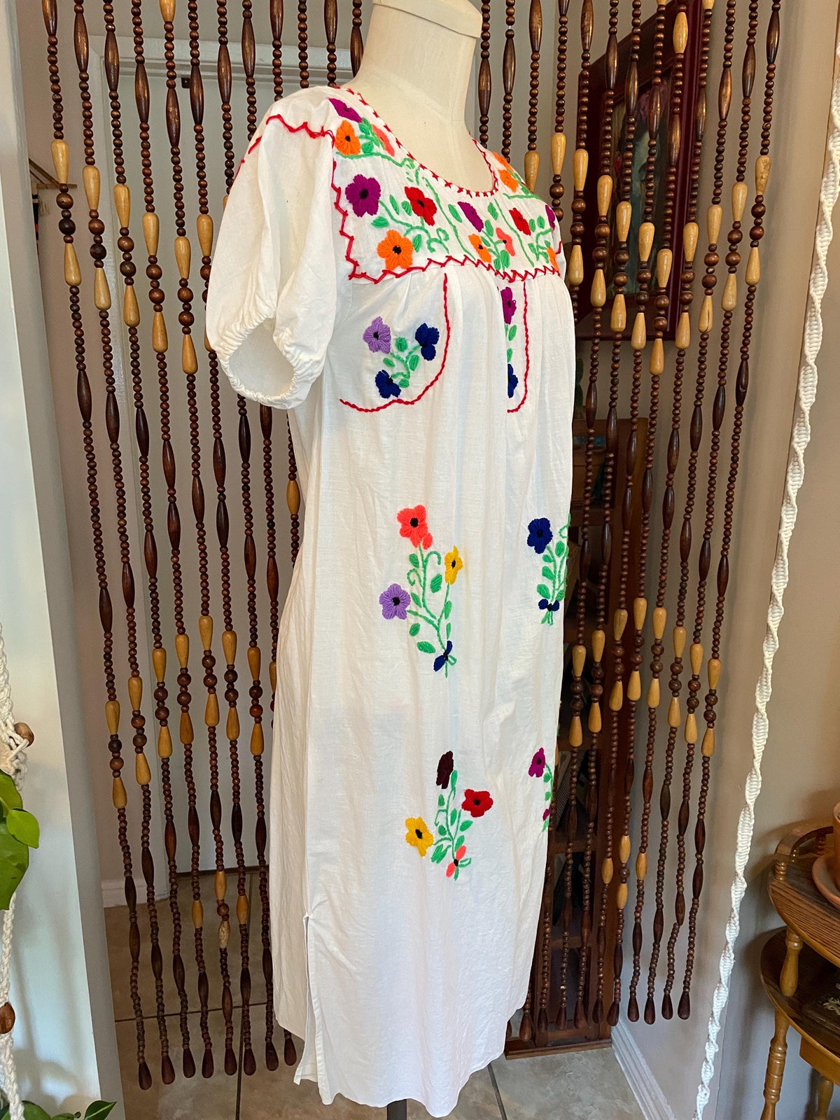 70s Mexican Cotton Dress: Embroidered Flower Muu Muu Kaftan, Size 4/6