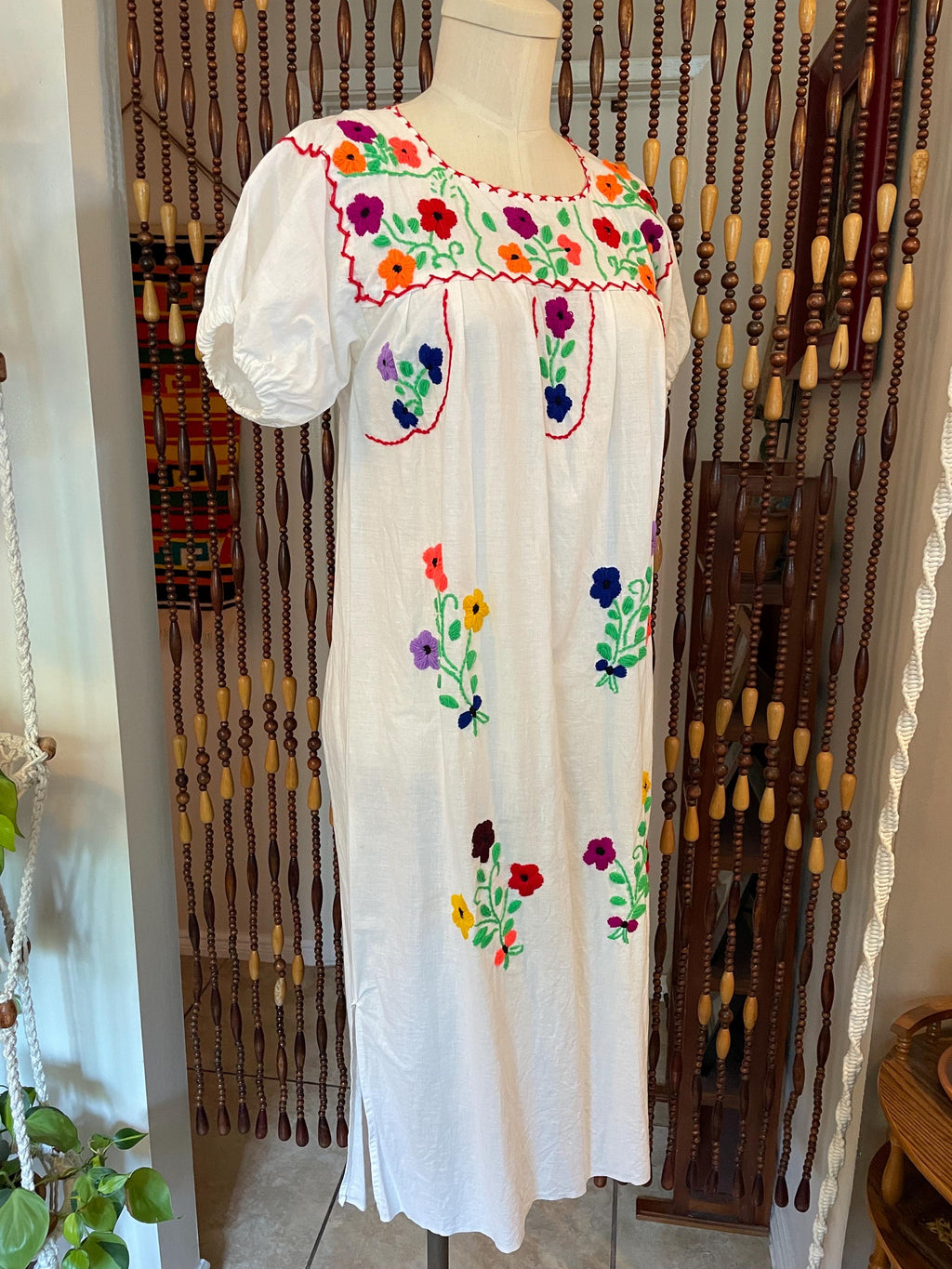 70s Mexican Cotton Dress: Embroidered Flower Muu Muu Kaftan, Size 4/6