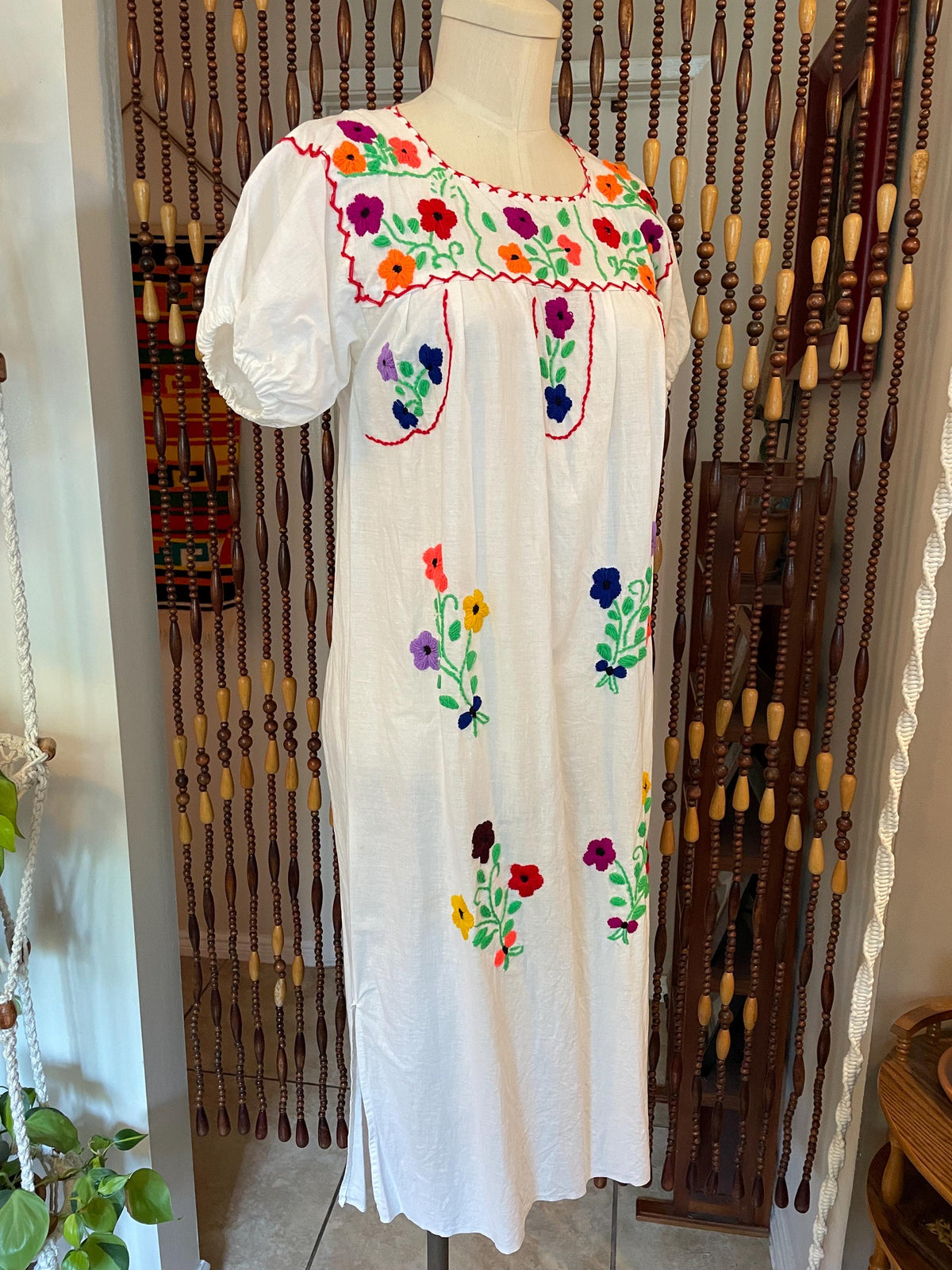 70s Mexican Cotton Dress: Embroidered Flower Muu Muu Kaftan, Size 4/6