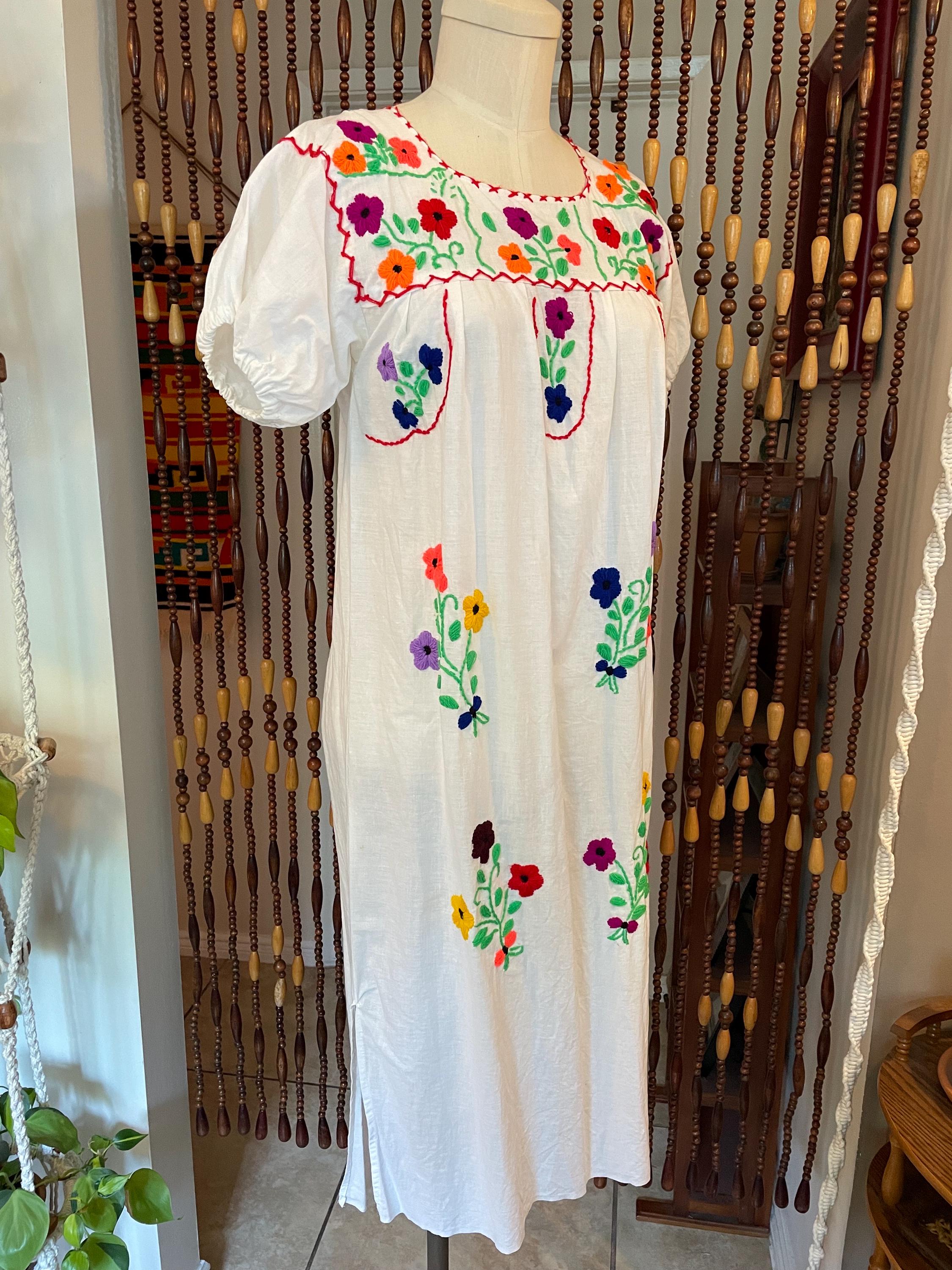 70s Mexican Cotton Dress: Embroidered Flower Muu Muu Kaftan, Size 4/6