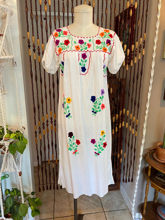 70s Mexican Cotton Dress: Embroidered Flower Muu Muu Kaftan, Size 4/6
