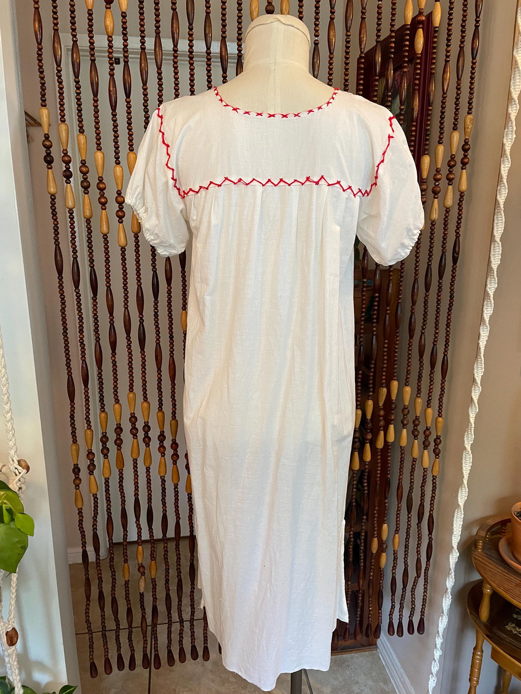 70s Mexican Cotton Dress: Embroidered Flower Muu Muu Kaftan, Size 4/6