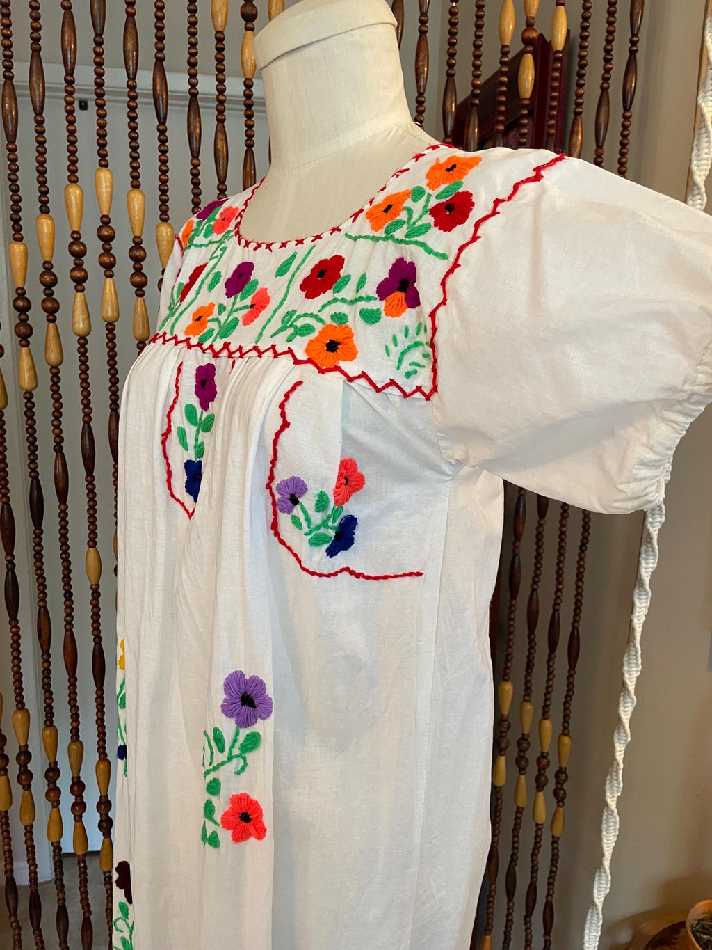 70s Mexican Cotton Dress: Embroidered Flower Muu Muu Kaftan, Size 4/6
