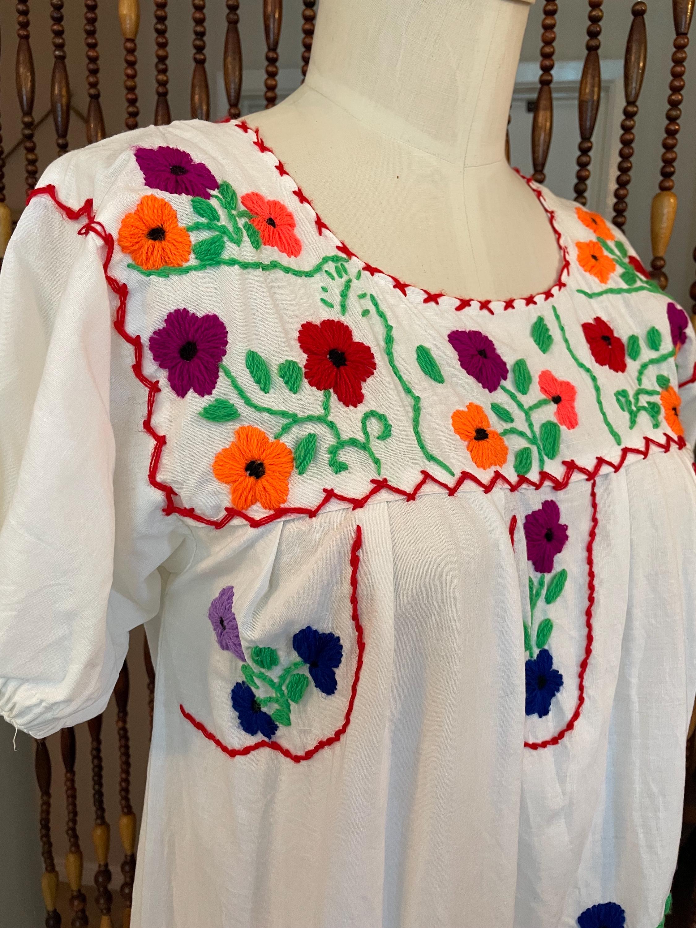 70s Mexican Cotton Dress: Embroidered Flower Muu Muu Kaftan, Size 4/6